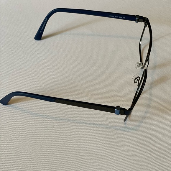 ALFRED SUNG Reading Frames - Picture 4 of 12